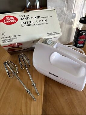 Betty Crocker 3-Speed Hand Mixer